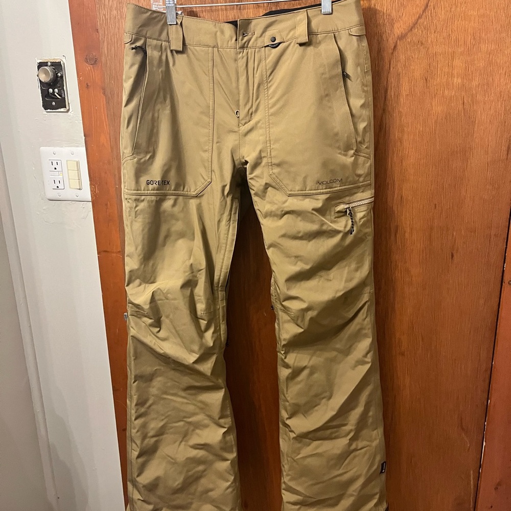 Volcom khaki women’s ski snowboard pants large